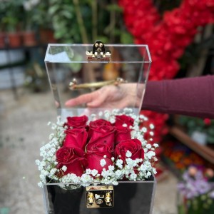 Kristal Kutuda Aşk: Kırmızı Güller