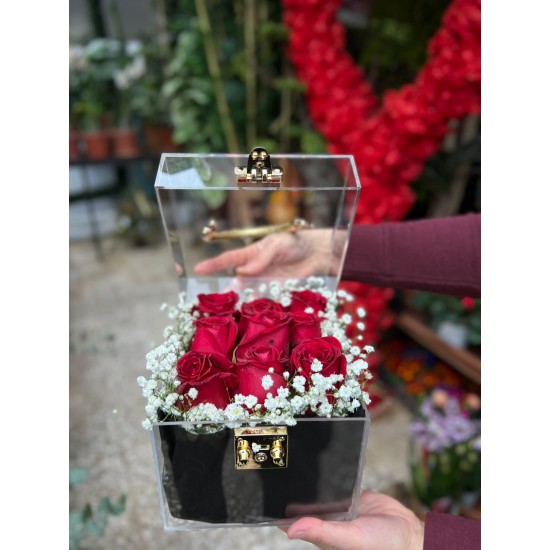 Kristal Kutuda Aşk: Kırmızı Güller