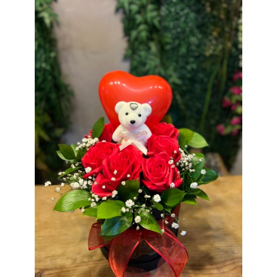 Kırmızı Yapay Güller ve Tekli Ayıcık