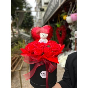 Kutuda Yapay Gül ve Ayıcık