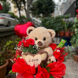 Sevgiliye Hediye Sepeti: Ayıcık, Güller ve Çikolata