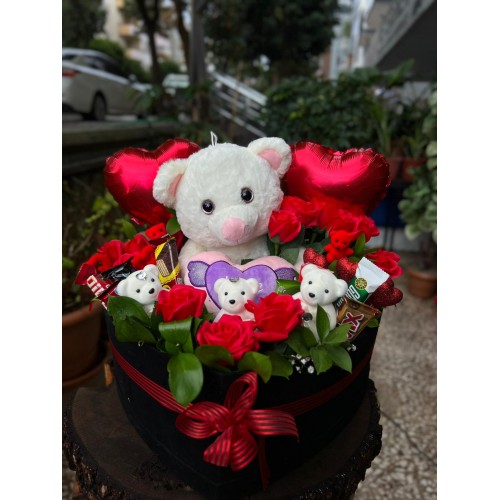 Kalp Kutuda Kırmızı Yapay Güller, Peluş Ayıcık ve Çikolata Hediye Seti