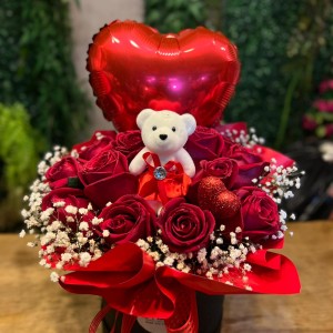 Kutuda Kırmızı Gül, Ayıcık ve Kalp Balon