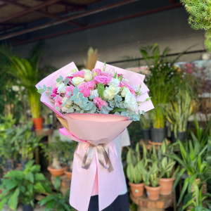 Pembe ve Beyaz Lisyantus & Gül Buketi