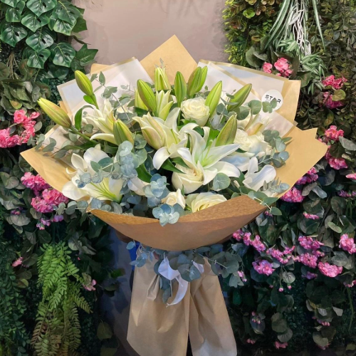 Beyaz Lilyum ve Gül Buketi