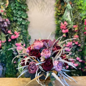 Vazoda Bordo ve Lila Yapay Aranjman