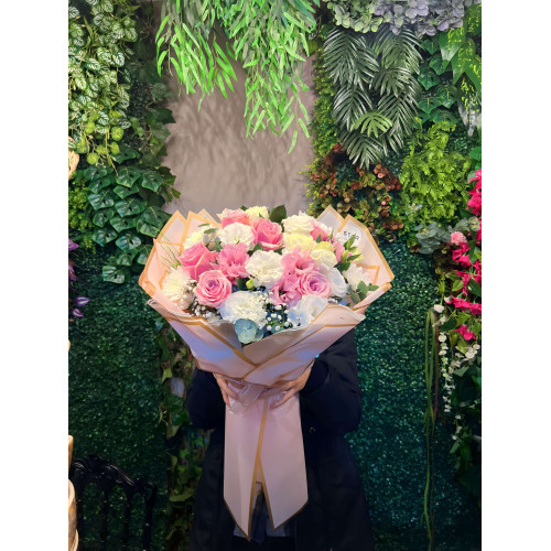 Karışık Lisyantus ve Gül Buketi