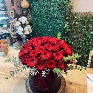 Siyah Kutuda 25 Adet Kırmızı Gül