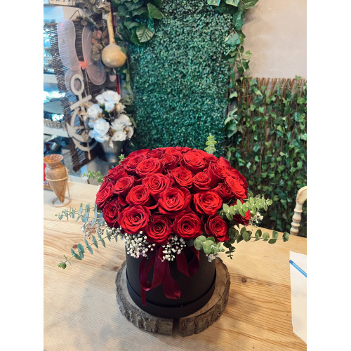 Siyah Kutuda 25 Adet Kırmızı Gül