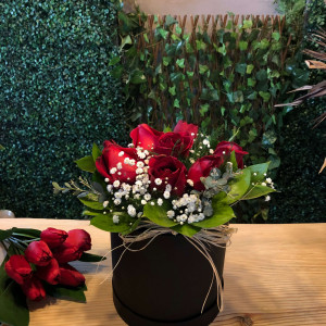 Kutuda 7 Adet Kırmızı Gül