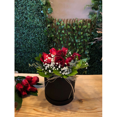 Kutuda 7 Adet Kırmızı Gül