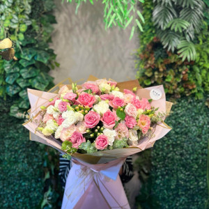 Pembe ve Beyaz Lisyantus Buketi